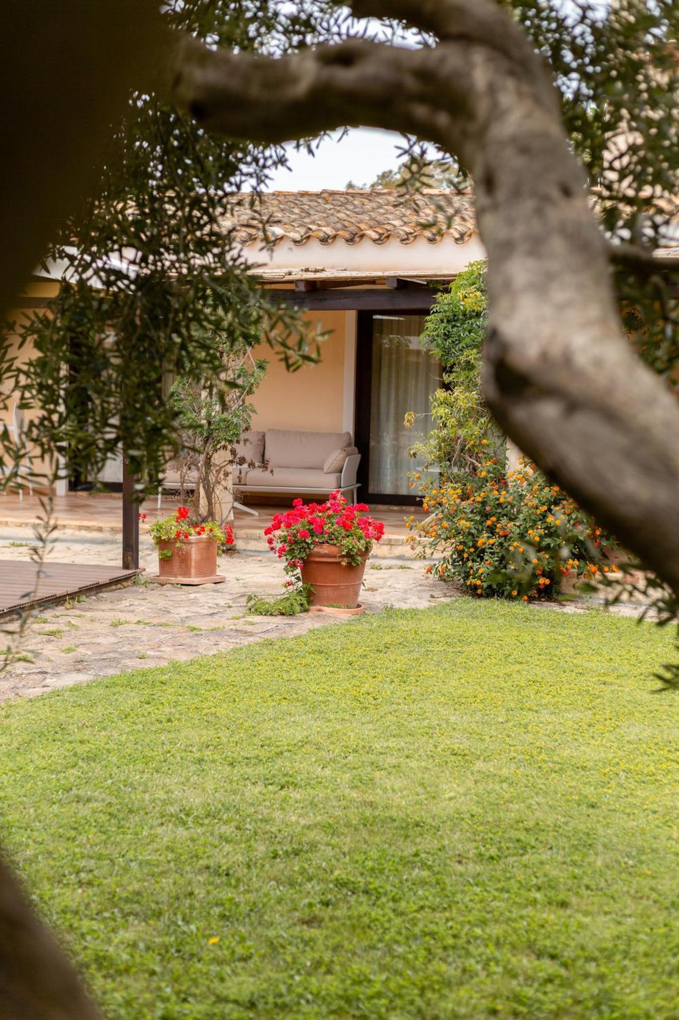 Porto Giunco Residence Вилласимиус Экстерьер фото