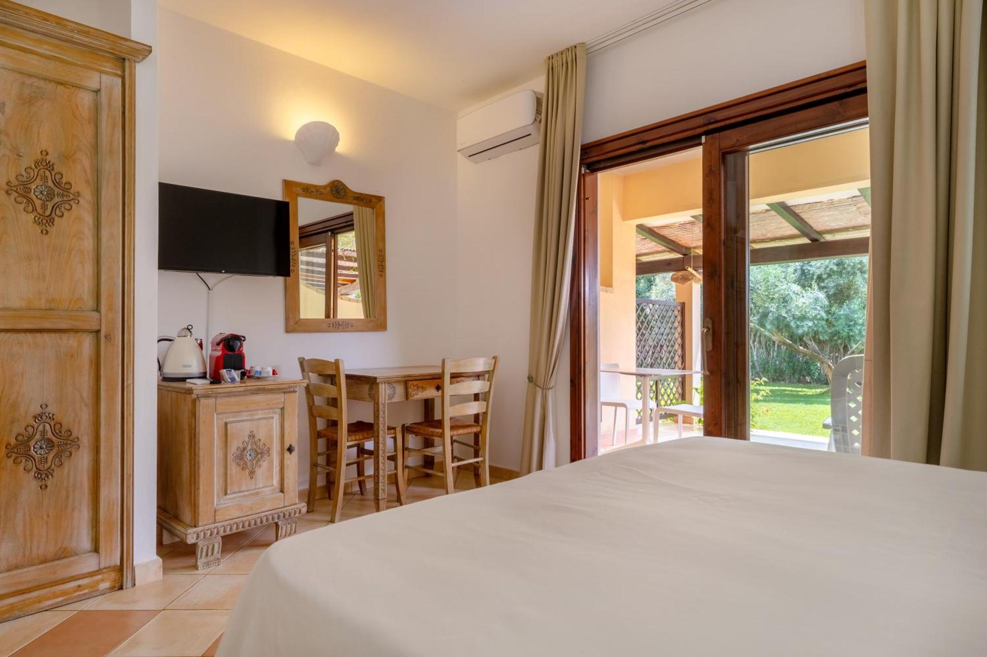 Porto Giunco Residence Вилласимиус Экстерьер фото